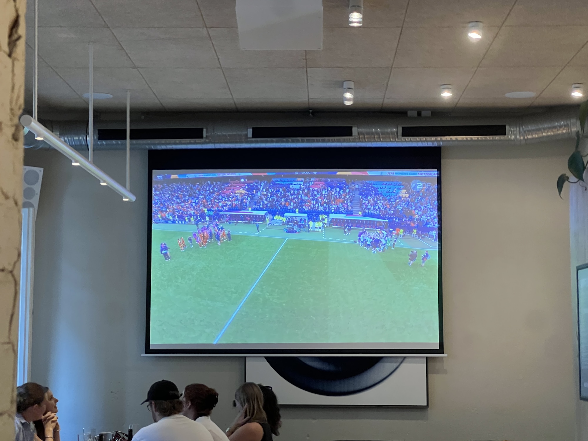 Watch Women's Euro at BRLO 5